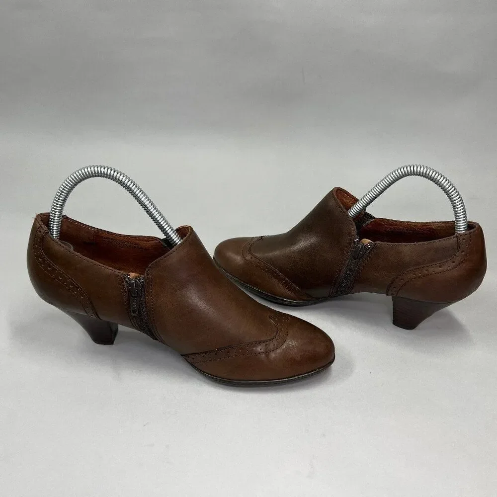 Born Women's Size 7.5 Chakri Brown Leather Wingtip Ankle Booties‎